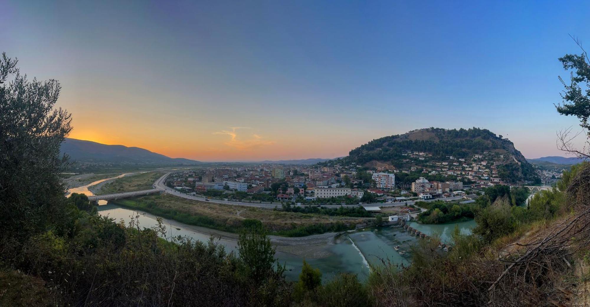 Affittacamere Bujtina Musta Berat Esterno foto